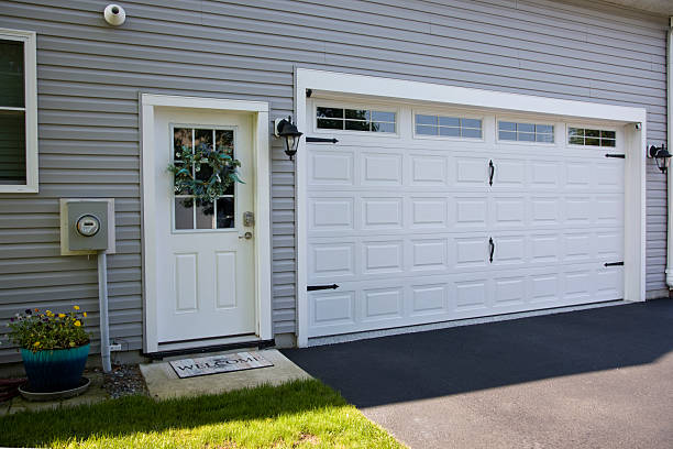 24/7 Emergency Garage Door Panel Replacement experts in Eleanor, WV